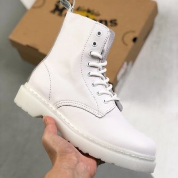 Dr. Martens Boots eight hole high top - Picture 1 of 4